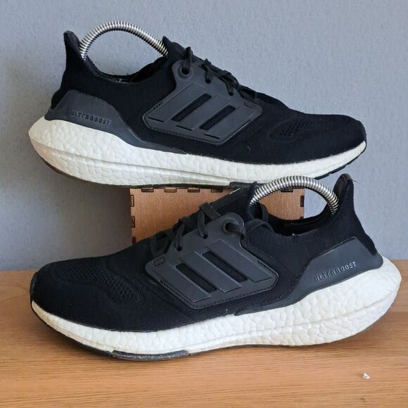 Adidas Ultraboost 22 Women’s Size 9 Black Running Sneakers Comfort - Picture 5 of 12